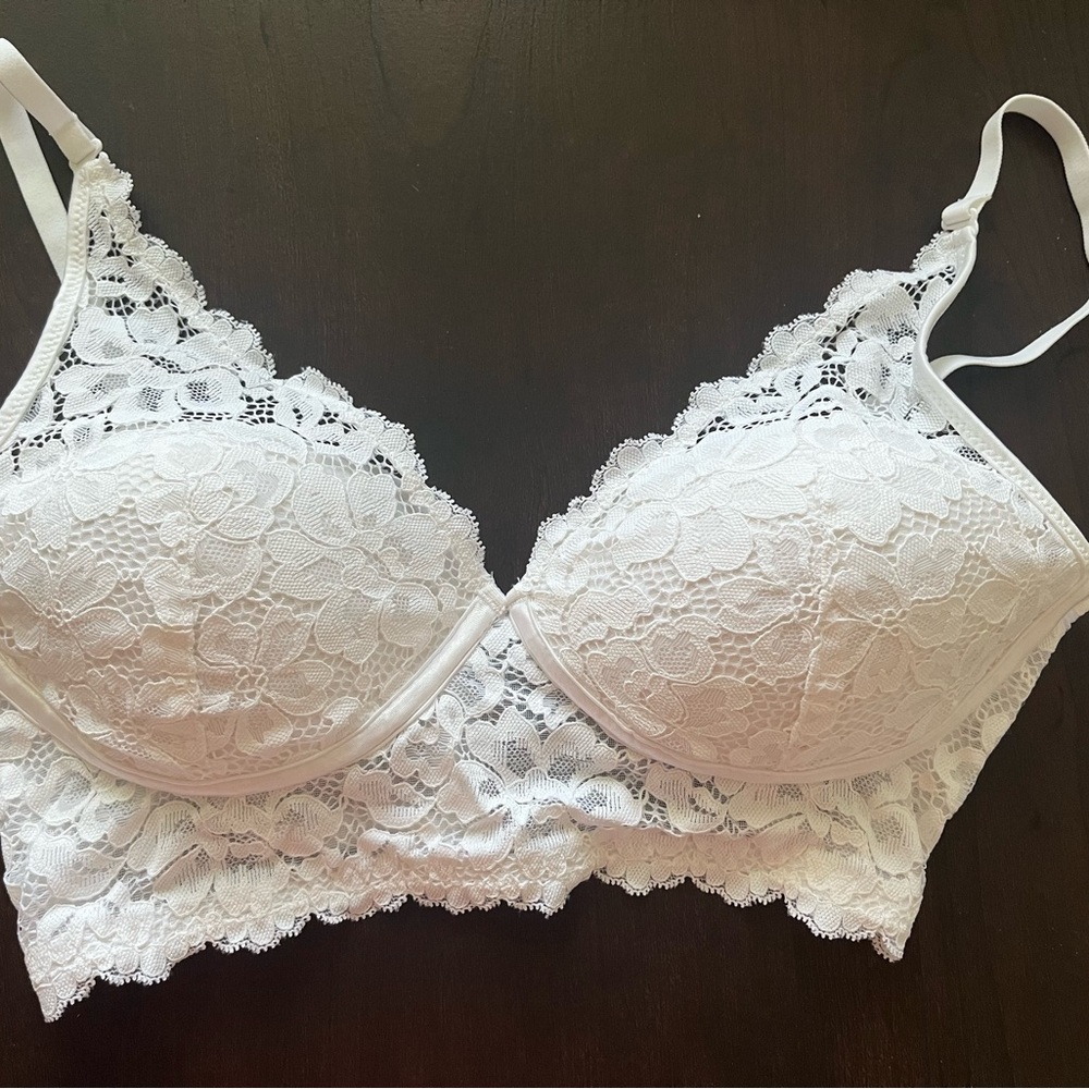 Maidenform White Lace Bra with Underwire Support